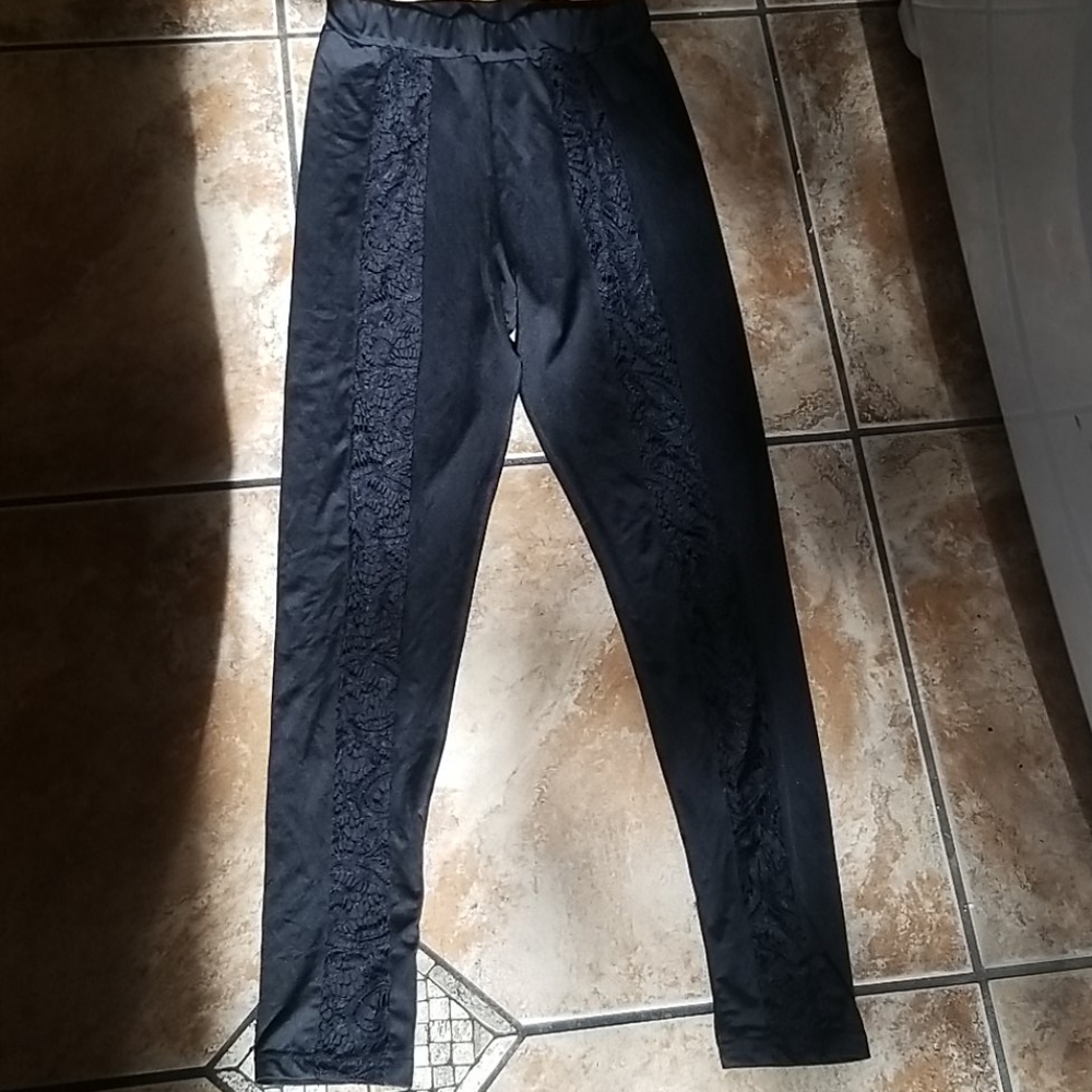 *SOLD*Merc*Lace Detail Leggings - Picture 5 of 6